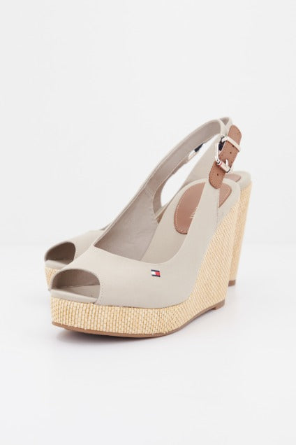 TOMMY HILFIGER ICONIC ELENA SLING BACK en color GRIS (1)