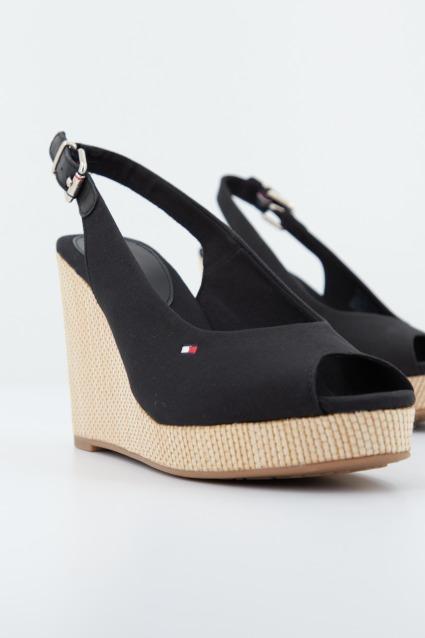 TOMMY HILFIGER ICONIC ELENA SLING BACK en color NEGRO (1)