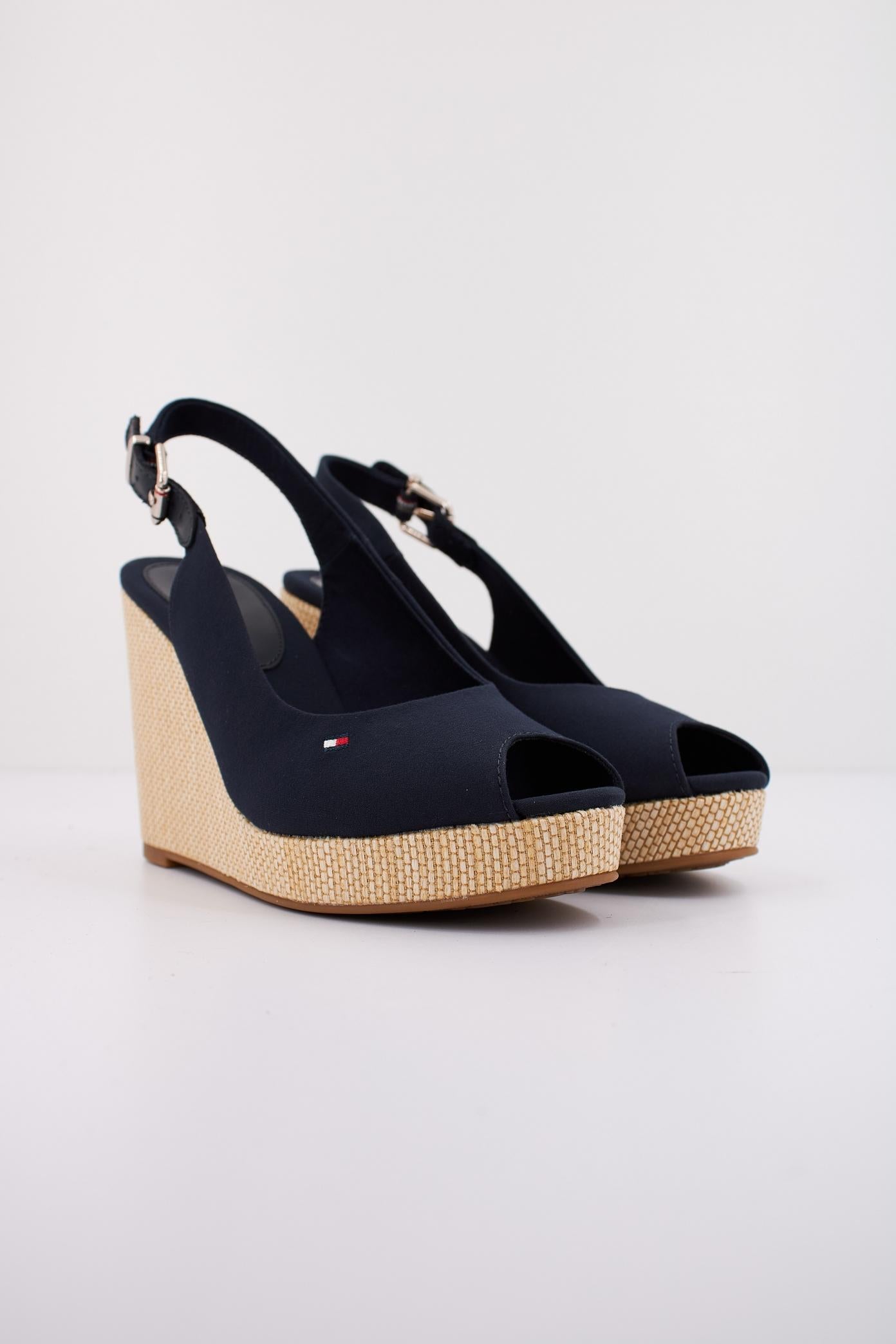 TOMMY HILFIGER ICONIC ELENA SLING BACK en color AZUL (2)