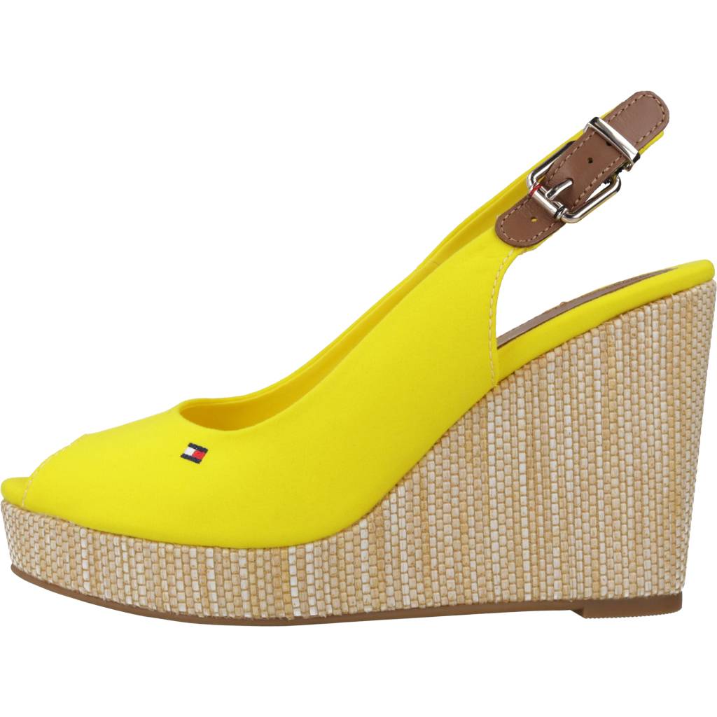 TOMMY HILFIGER ICONIC ELENA SLING BACK en color AMARILLO (2)