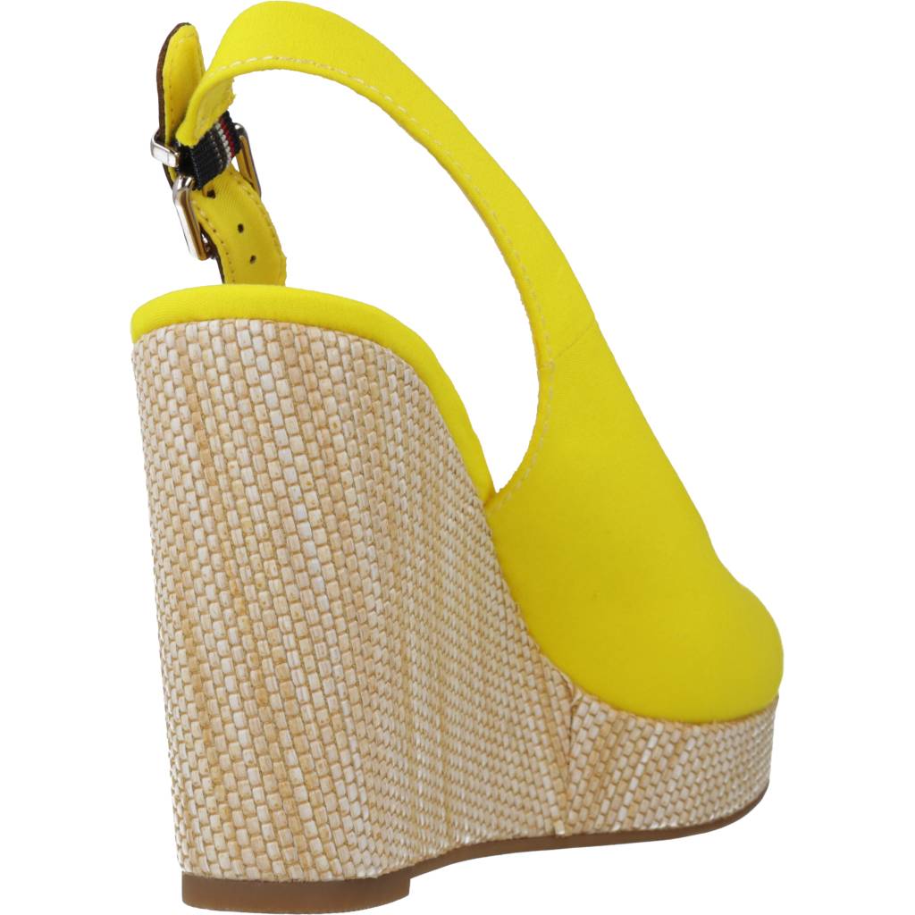 TOMMY HILFIGER ICONIC ELENA SLING BACK en color AMARILLO (3)