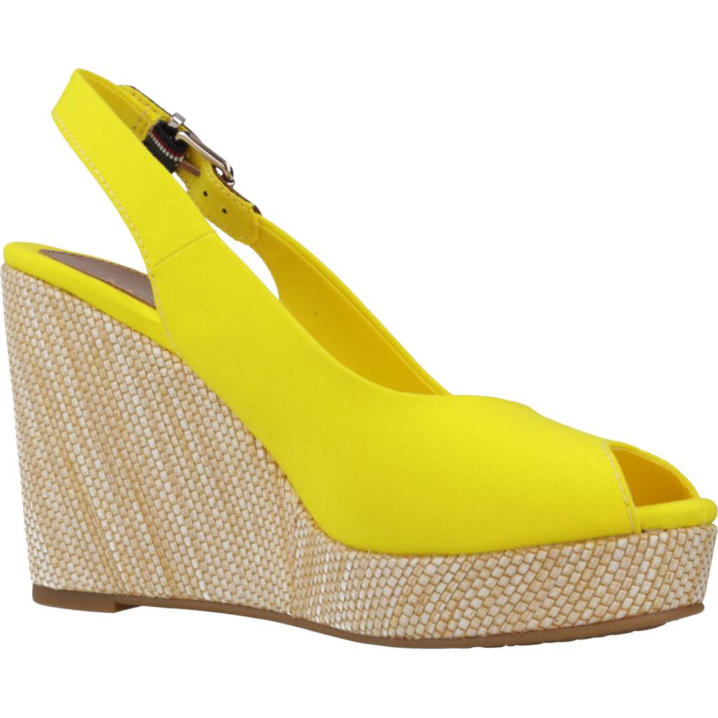 TOMMY HILFIGER ICONIC ELENA SLING BACK en color AMARILLO (5)