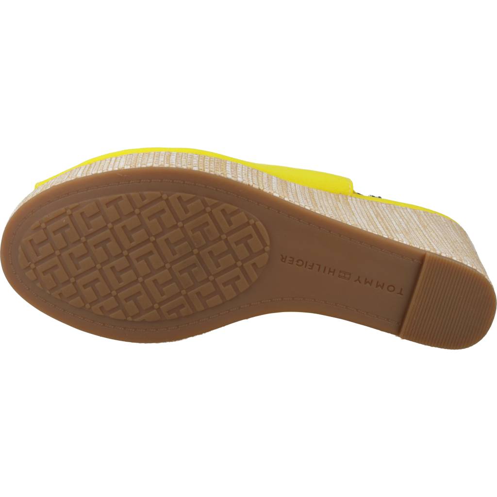 TOMMY HILFIGER ICONIC ELENA SLING BACK en color AMARILLO (6)