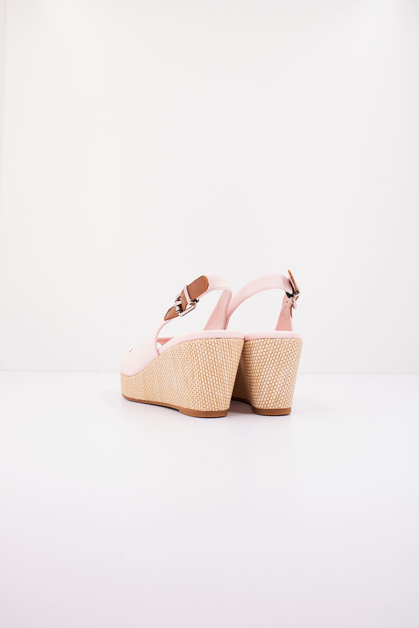 TOMMY HILFIGER ICONIC ELBA SLING BACK W en color ROSA (3)