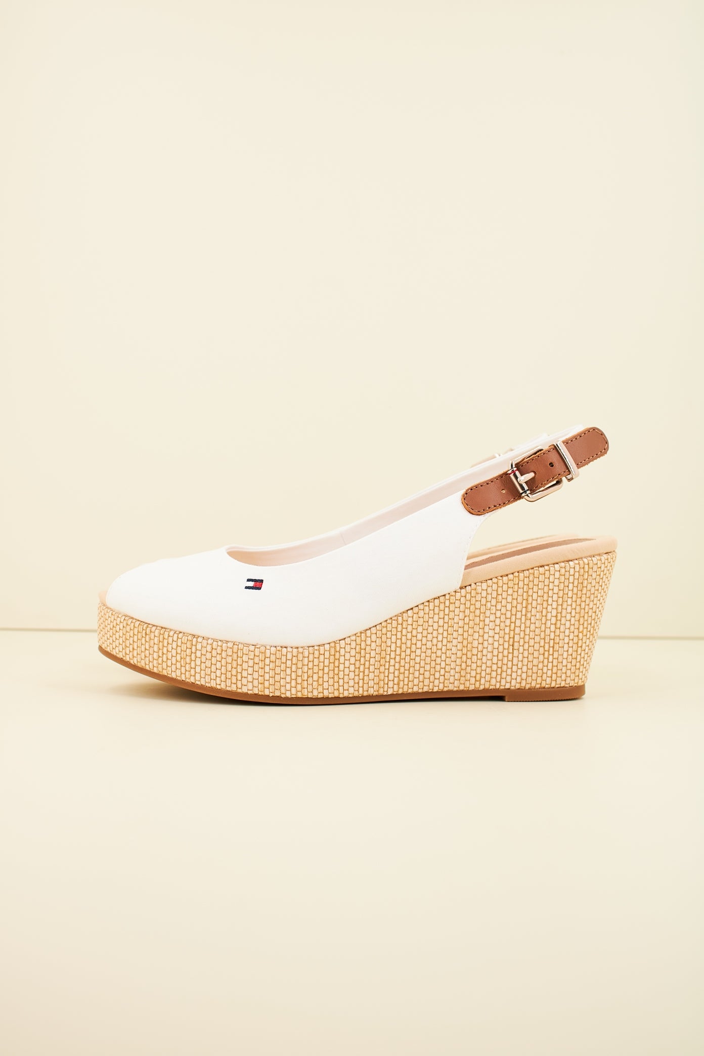 TOMMY HILFIGER ICONIC ELBA SLING BACK W en color BLANCO (1)