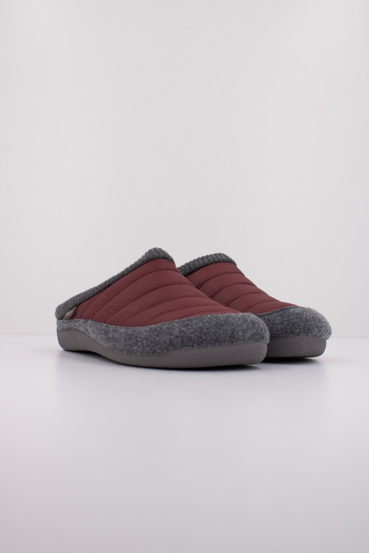 TONI PONS NIX TK ZAPATILLA HOGAR en color BURDEOS (2)