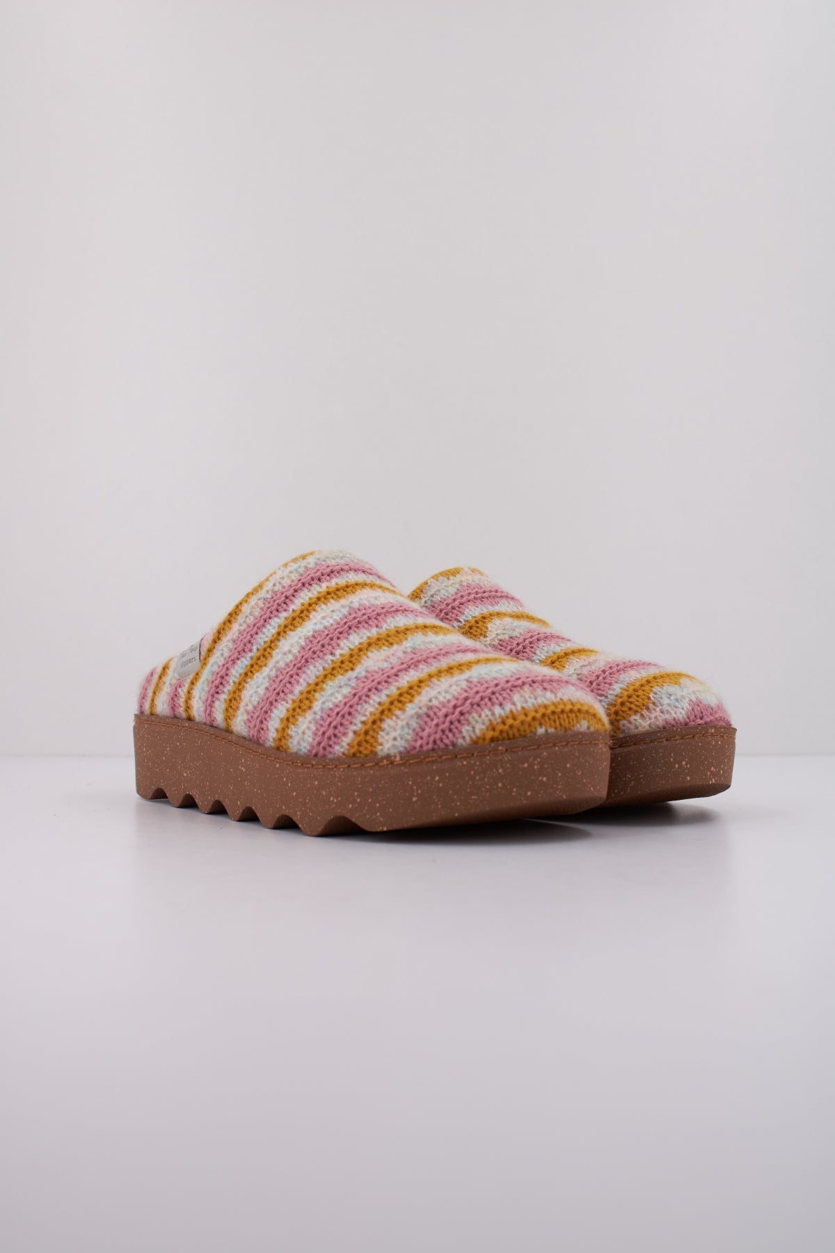 TONI PONS JOYCE YA en color ROSA (2)