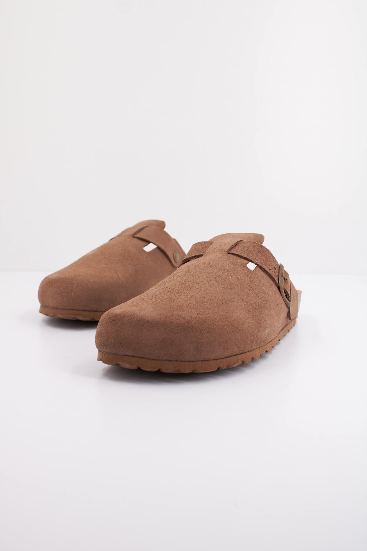 TONI PONS GREGOR Q en color MARRON (2)