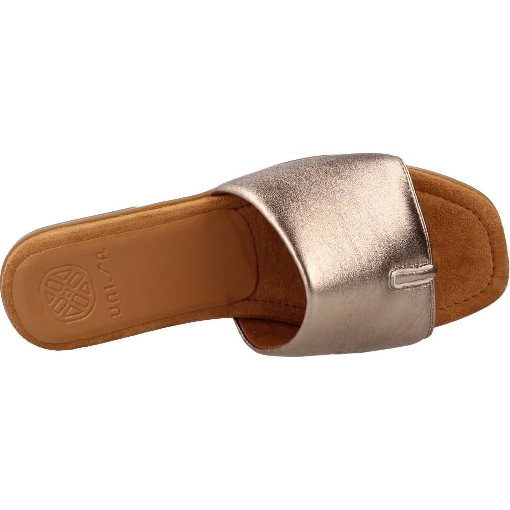 UNISA CHACO en color ORO (7)