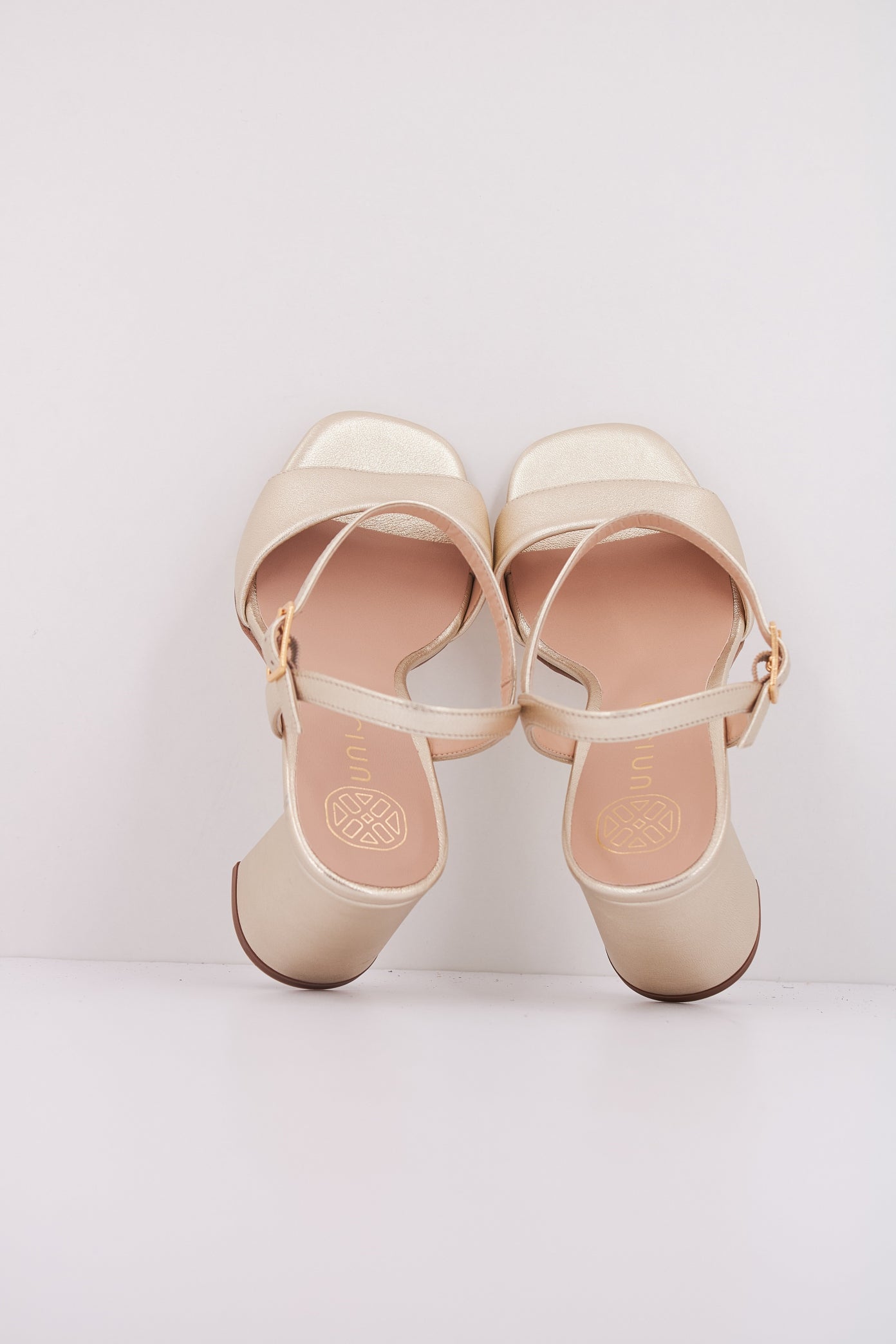 UNISA MORATY LMT en color ORO (3)