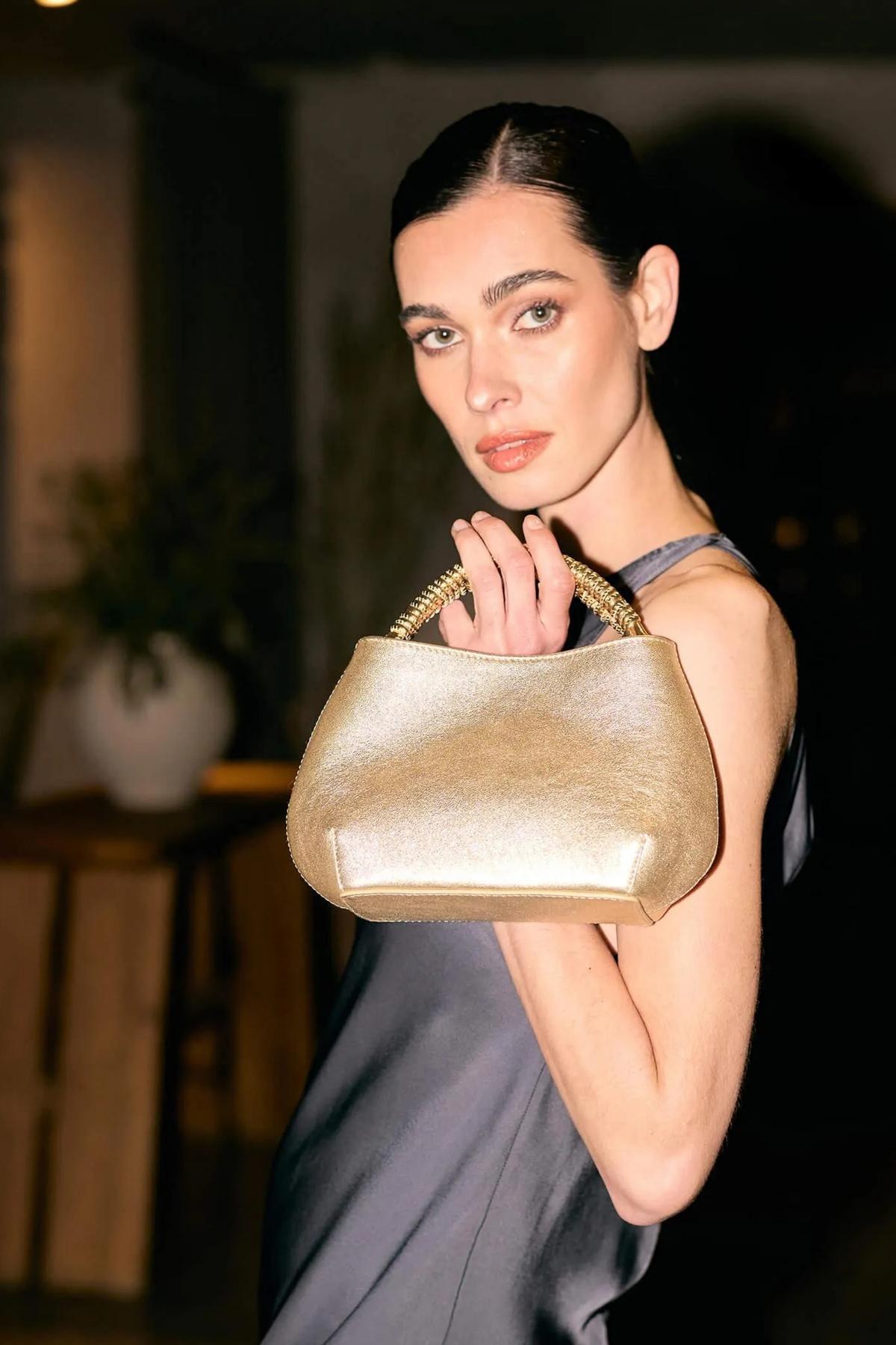 UNISA ZADI en color ORO (4)