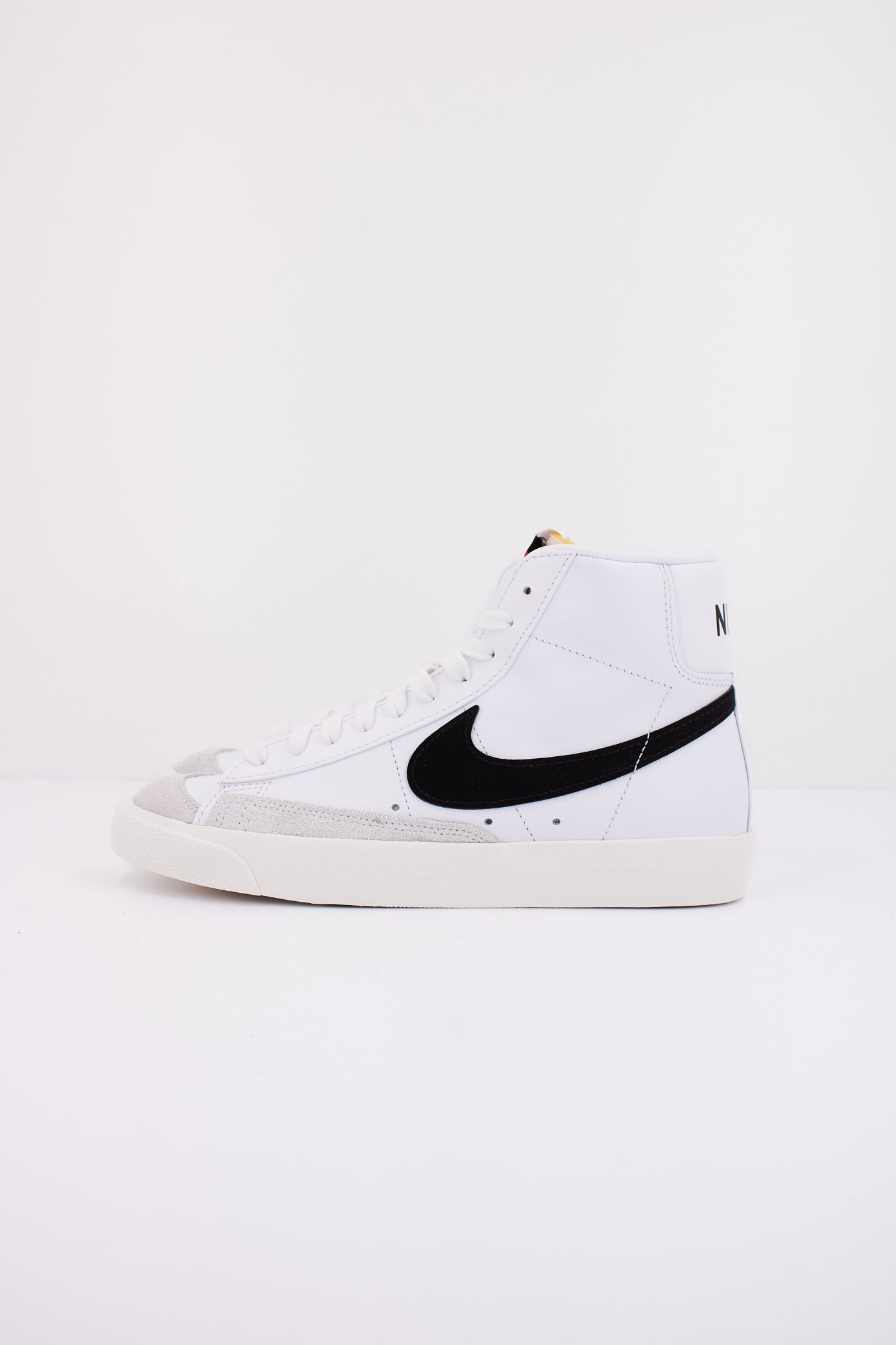 NIKE W BLAZER MID ' en color BLANCO (1)