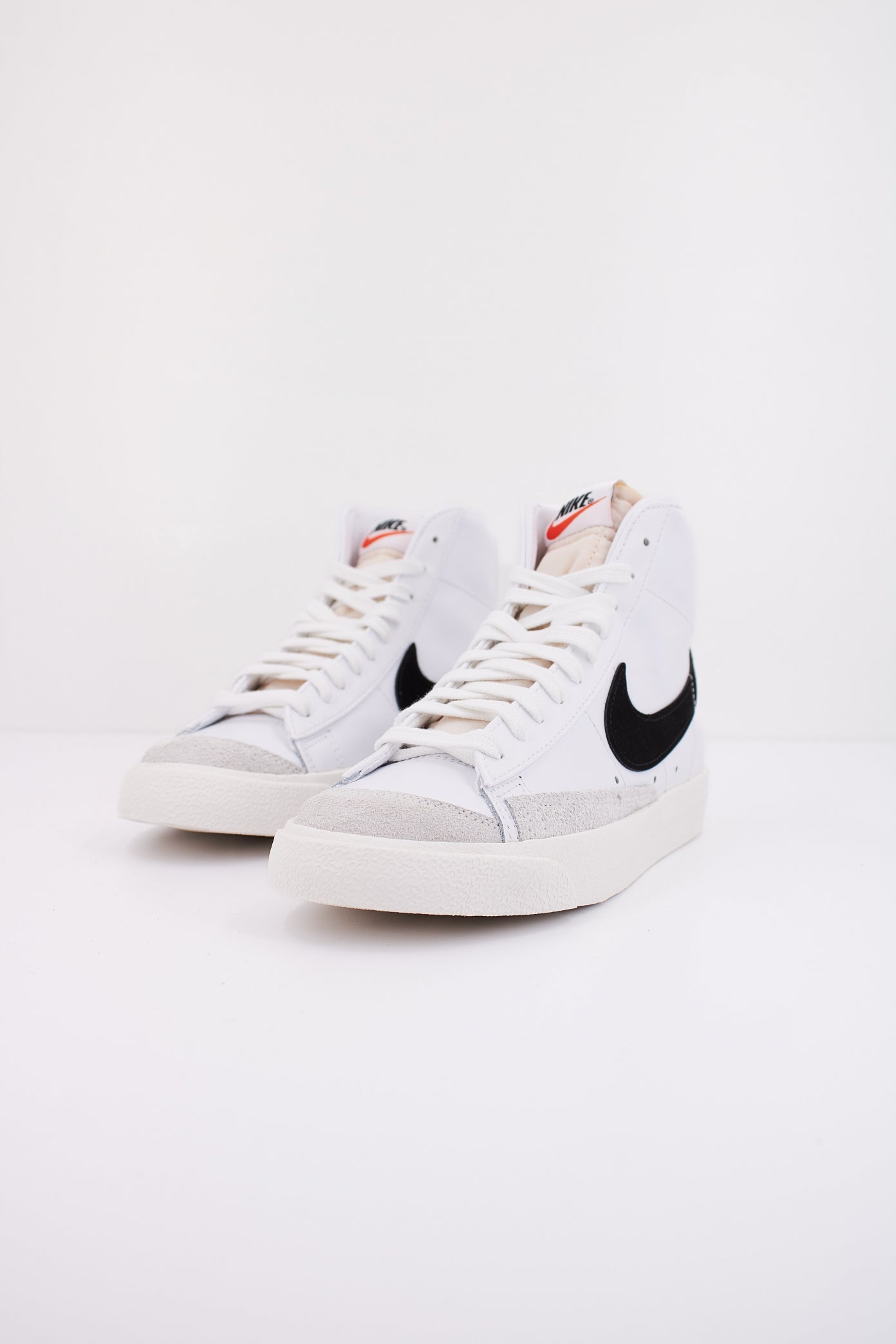NIKE W BLAZER MID ' en color BLANCO (2)