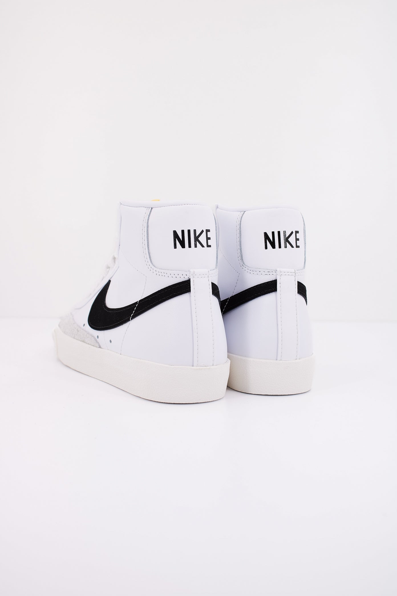 NIKE W BLAZER MID ' en color BLANCO (4)