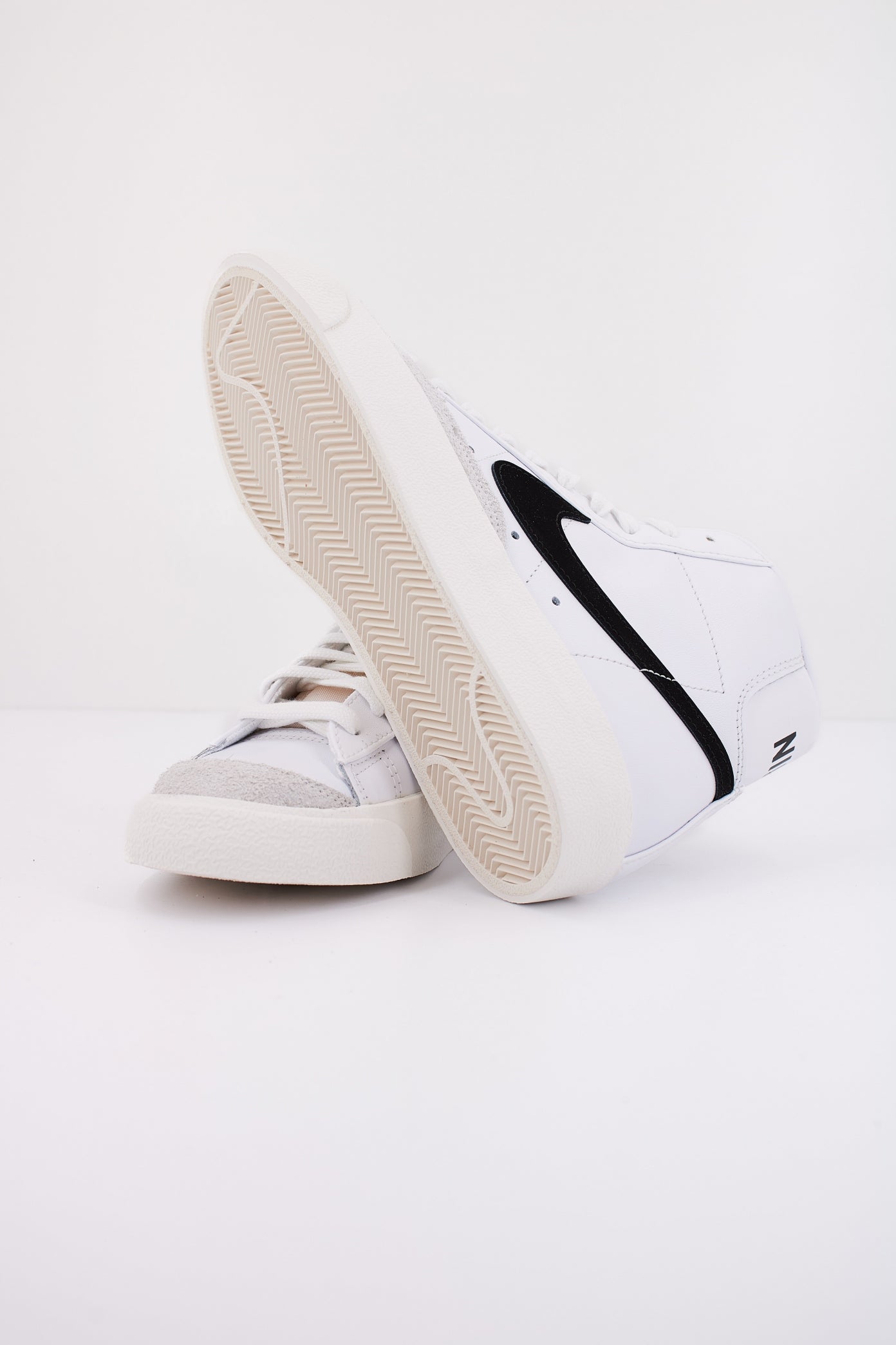 NIKE W BLAZER MID ' en color BLANCO (5)