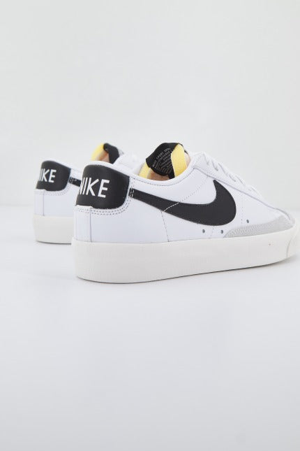 NIKE BLAZER LOW ' en color BLANCO (2)