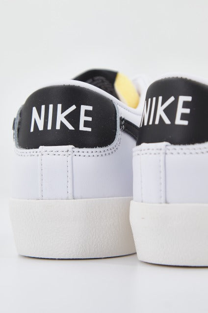 NIKE BLAZER LOW ' en color BLANCO (4)