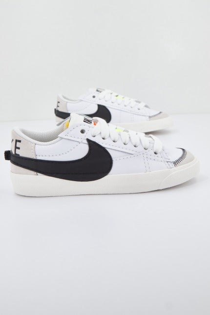 NIKE DQ en color BLANCO (2)