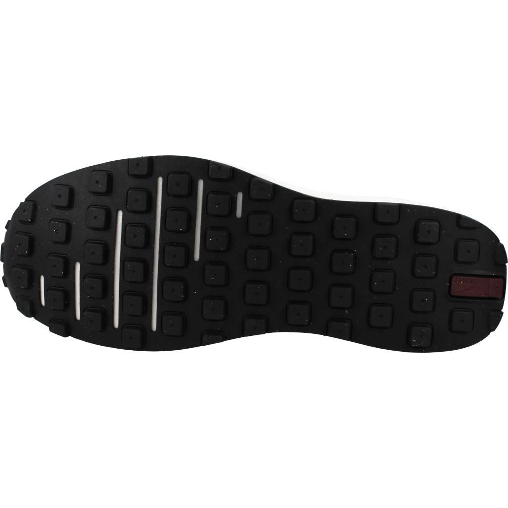 NIKE WAFFLE ONE SE WOMEN'S en color BURDEOS (6)