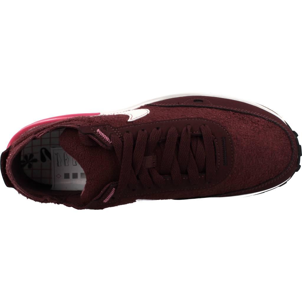 NIKE WAFFLE ONE SE WOMEN'S en color BURDEOS (7)