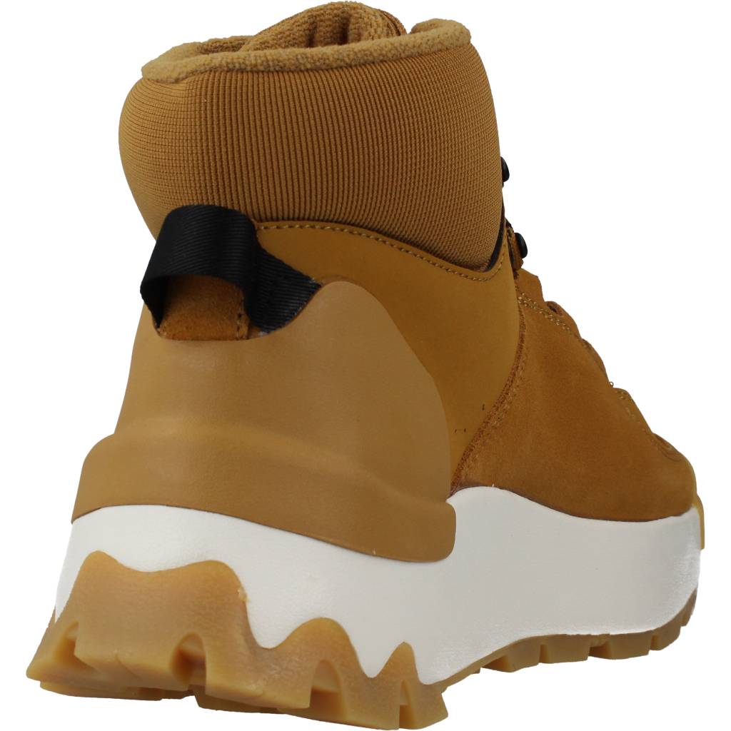 NIKE CITY BOOT WOMEN en color AMARILLO (3)