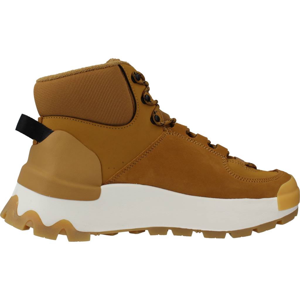 NIKE CITY BOOT WOMEN en color AMARILLO (4)