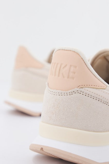 NIKE INTERNATIONALIST C en color BEIS (4)