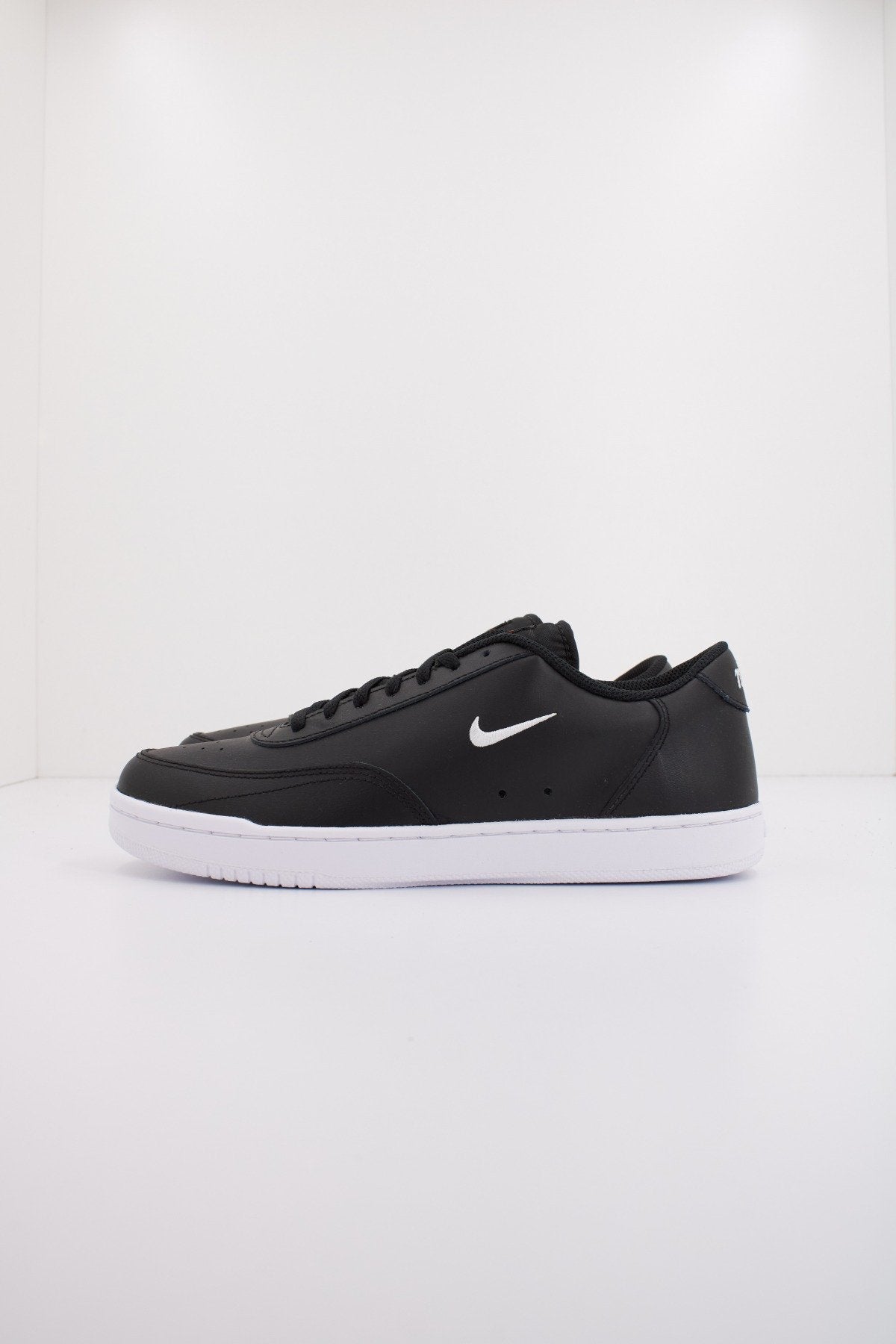 NIKE COURT VINTAGE en color NEGRO (1)