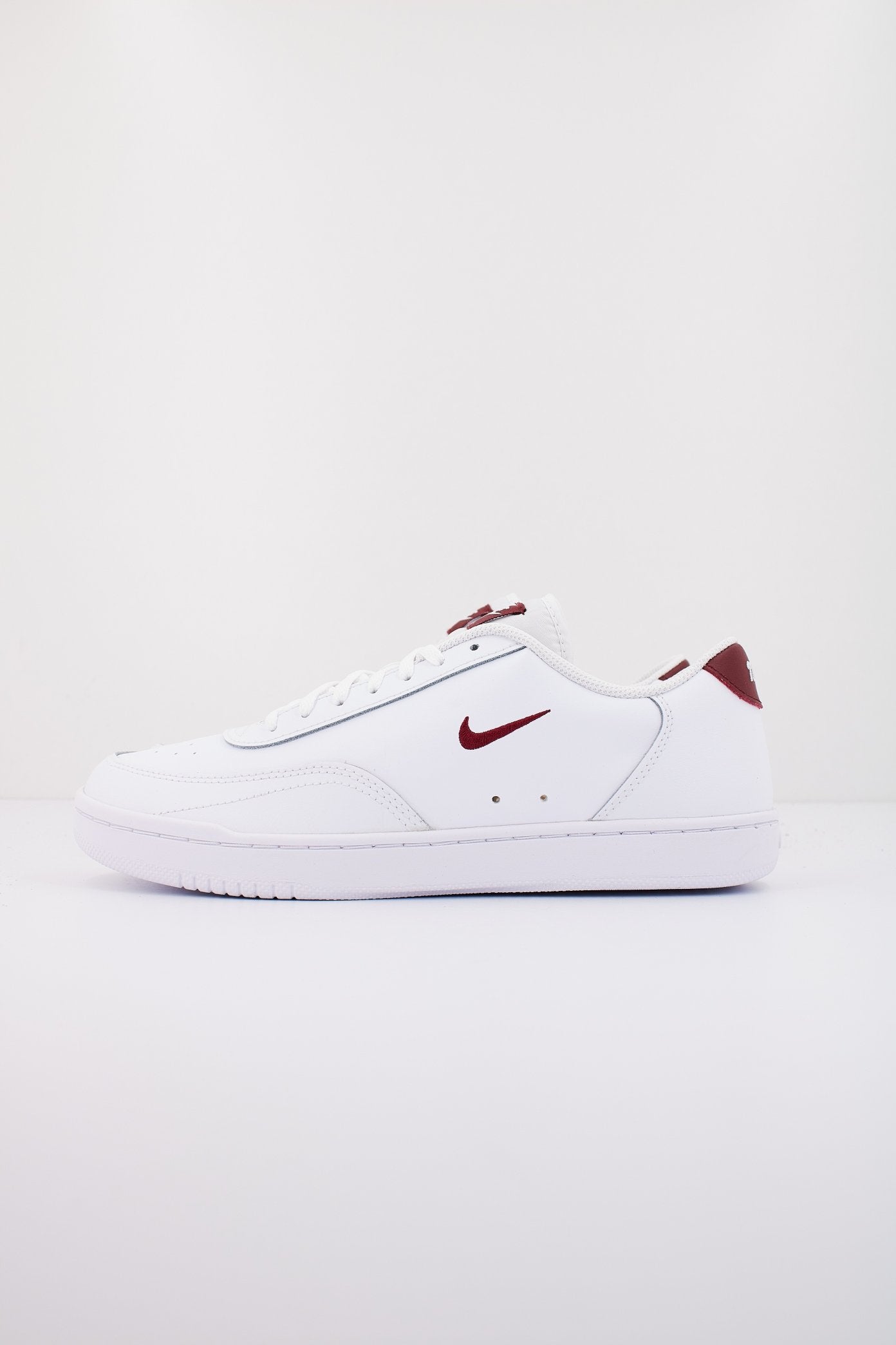 NIKE COURT VINTAGE en color BLANCO (1)