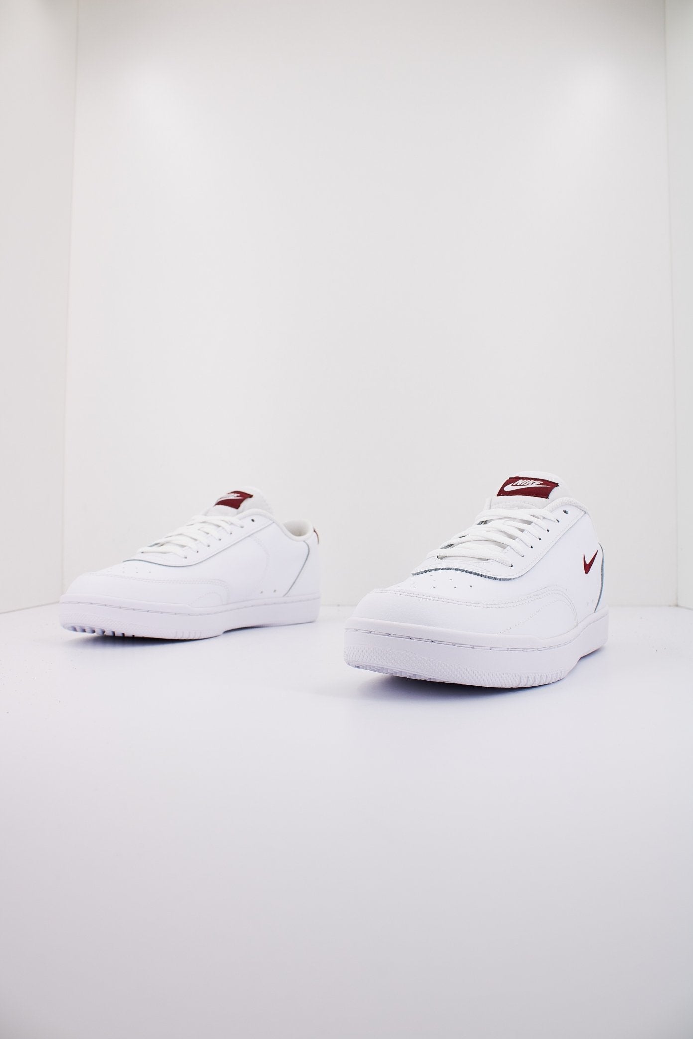 NIKE COURT VINTAGE en color BLANCO (2)