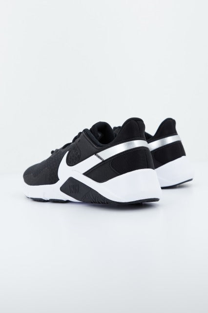 NIKE LEGEND ESSENTIAL en color NEGRO (3)
