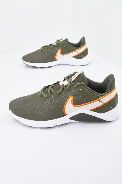 NIKE LEGEND ESSENTIAL en color VERDE (1)