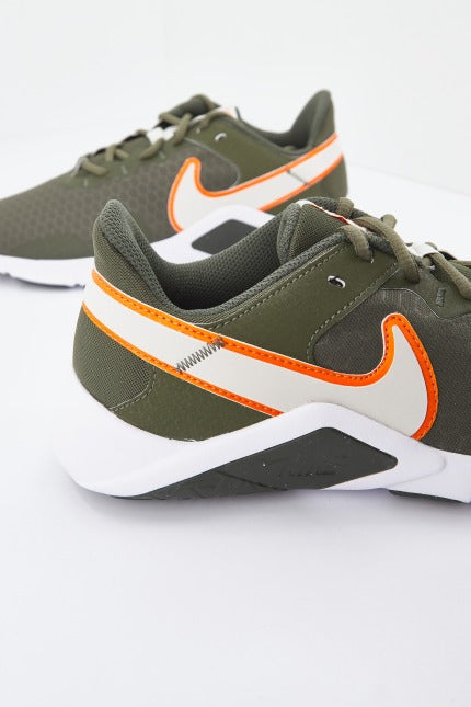 NIKE LEGEND ESSENTIAL en color VERDE (3)