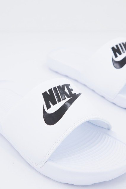 NIKE VICTORI ONE MEN'S en color BLANCO (4)