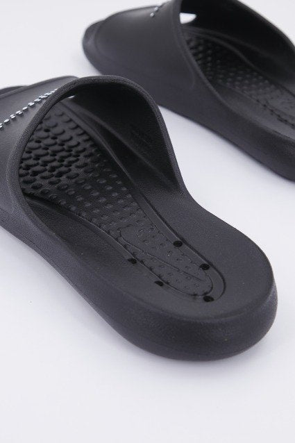 NIKE VICTORI ONE MEN'S SHOWE en color NEGRO (3)
