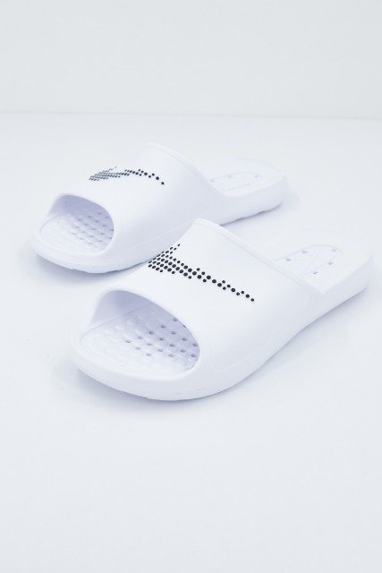 NIKE VICTORI ONE MEN'S SHOWE en color BLANCO (1)