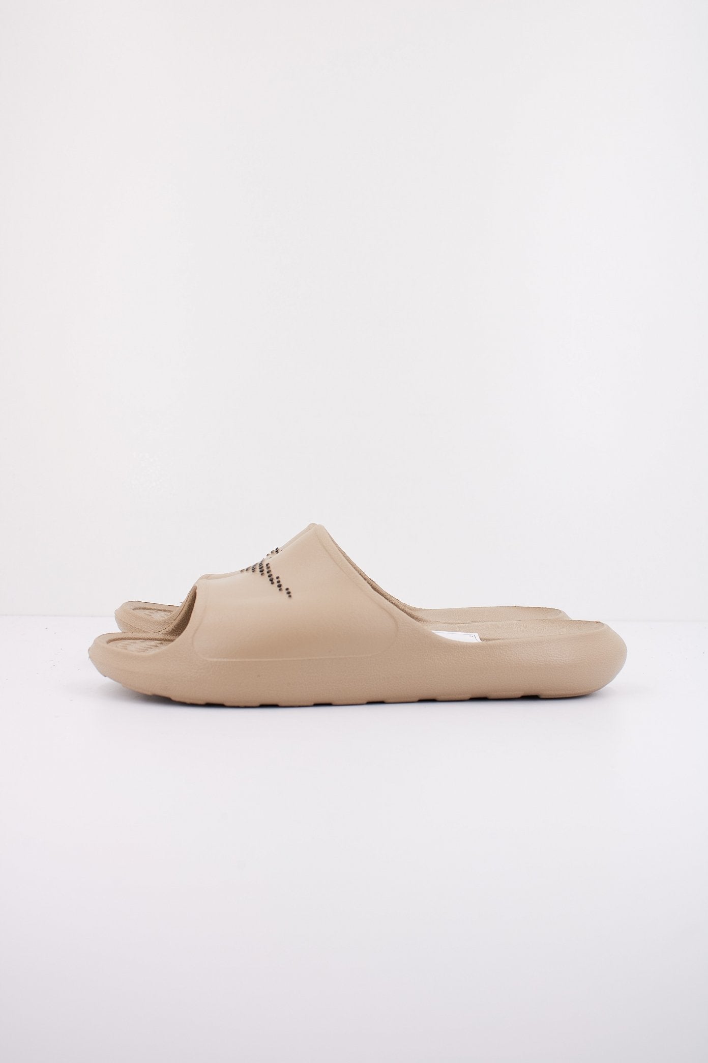 NIKE VICTORY ONE SHOWER en color MARRON CLARO (1)