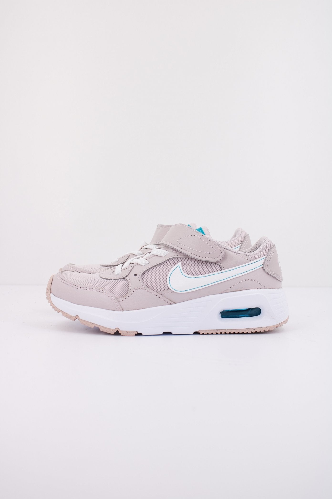 NIKE en color BEIS (1)