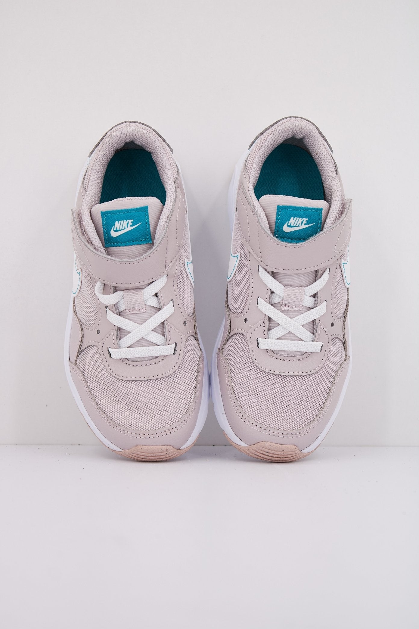 NIKE en color BEIS (3)