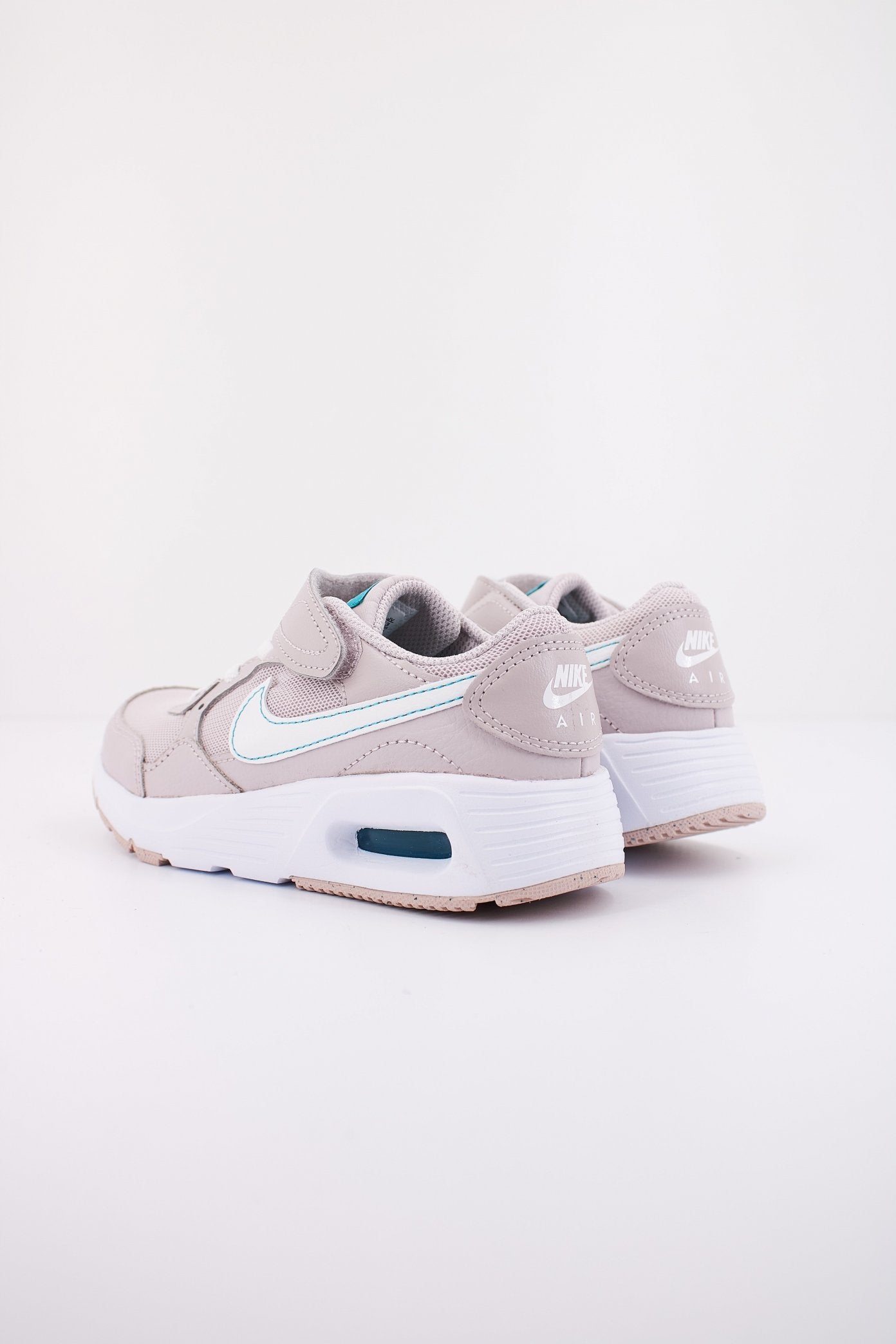 NIKE en color BEIS (4)