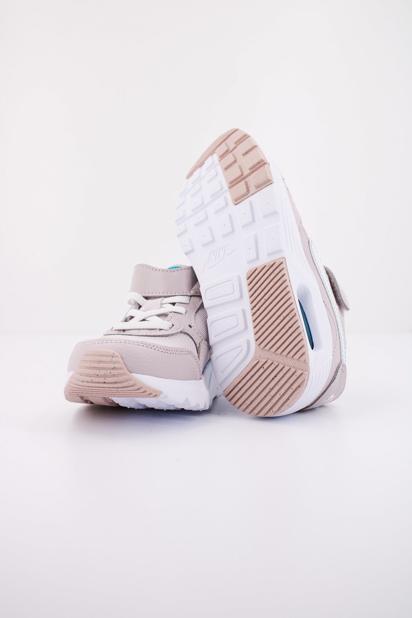NIKE en color BEIS (5)