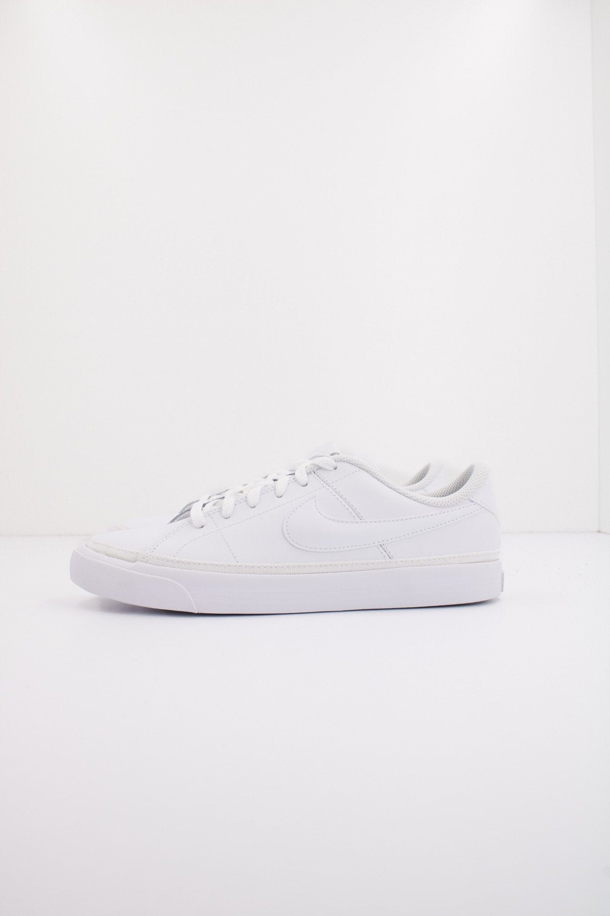 NIKE COURT LEGACY en color BLANCO (1)