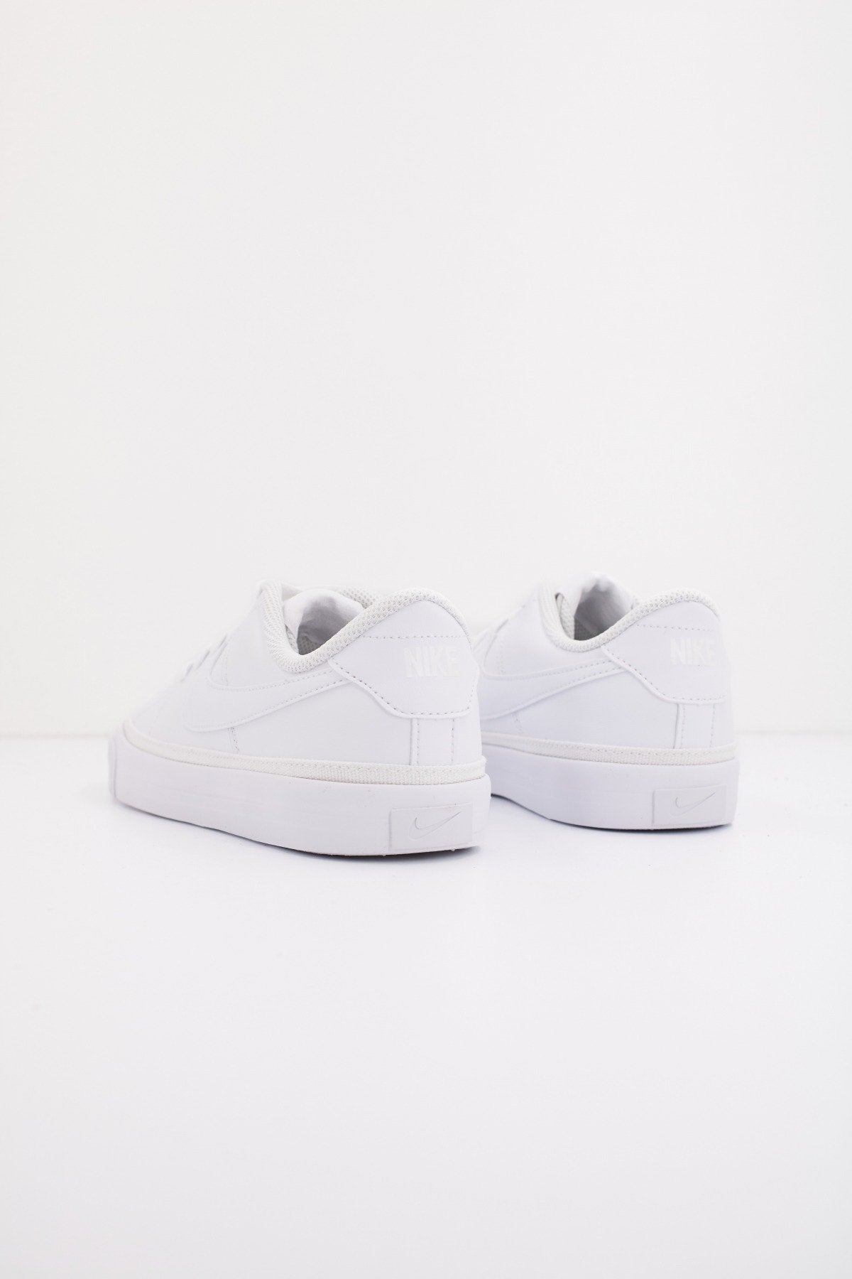 NIKE COURT LEGACY en color BLANCO (3)