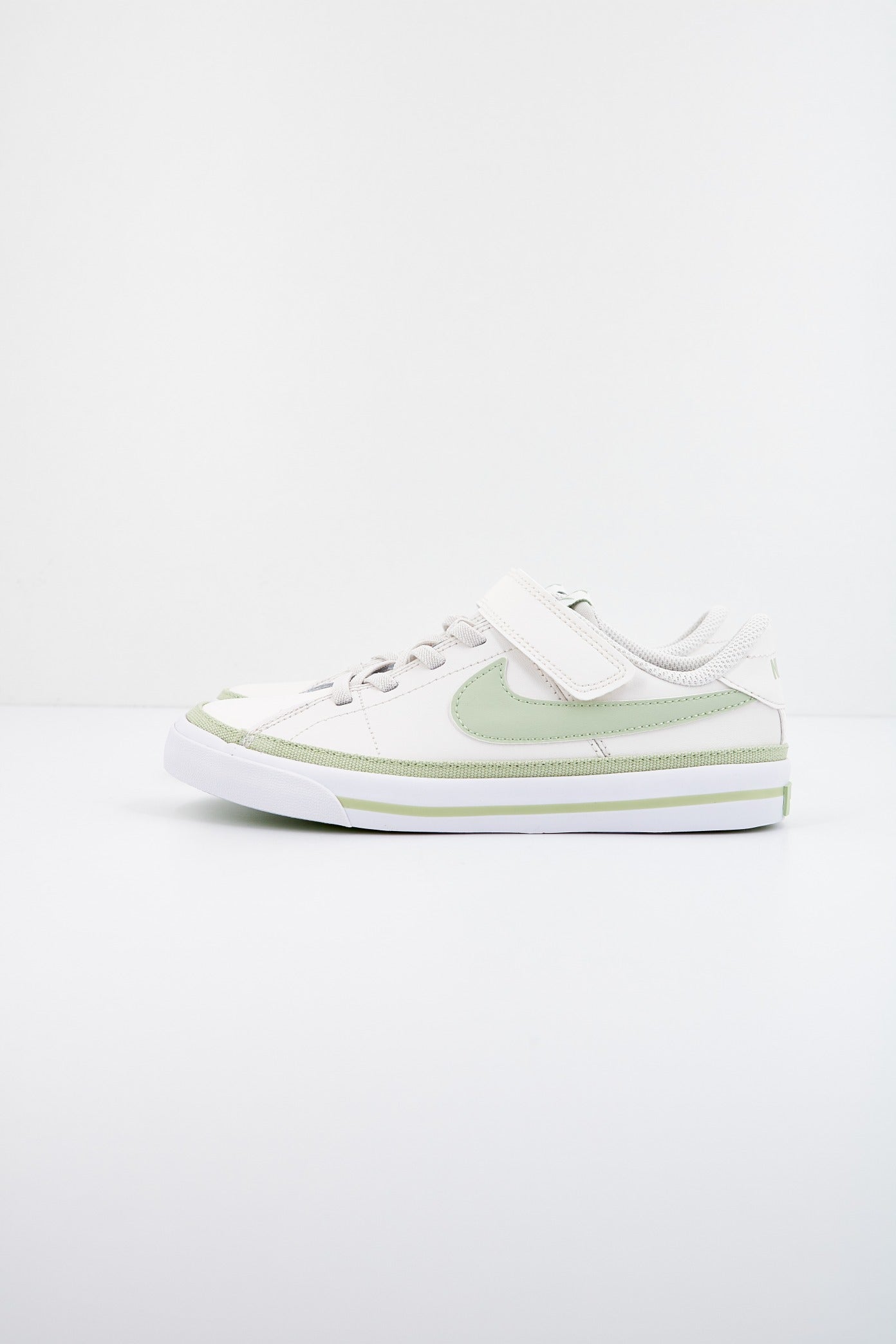 NIKE COURT LEGACY en color BLANCO (1)