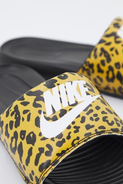 NIKE NIKE VICTORI ONE SLIDE en color ANIMAL PRINT (4)