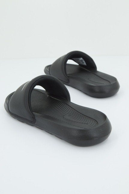 NIKE WMNS VICTORI ONE SLIDE en color NEGRO (3)