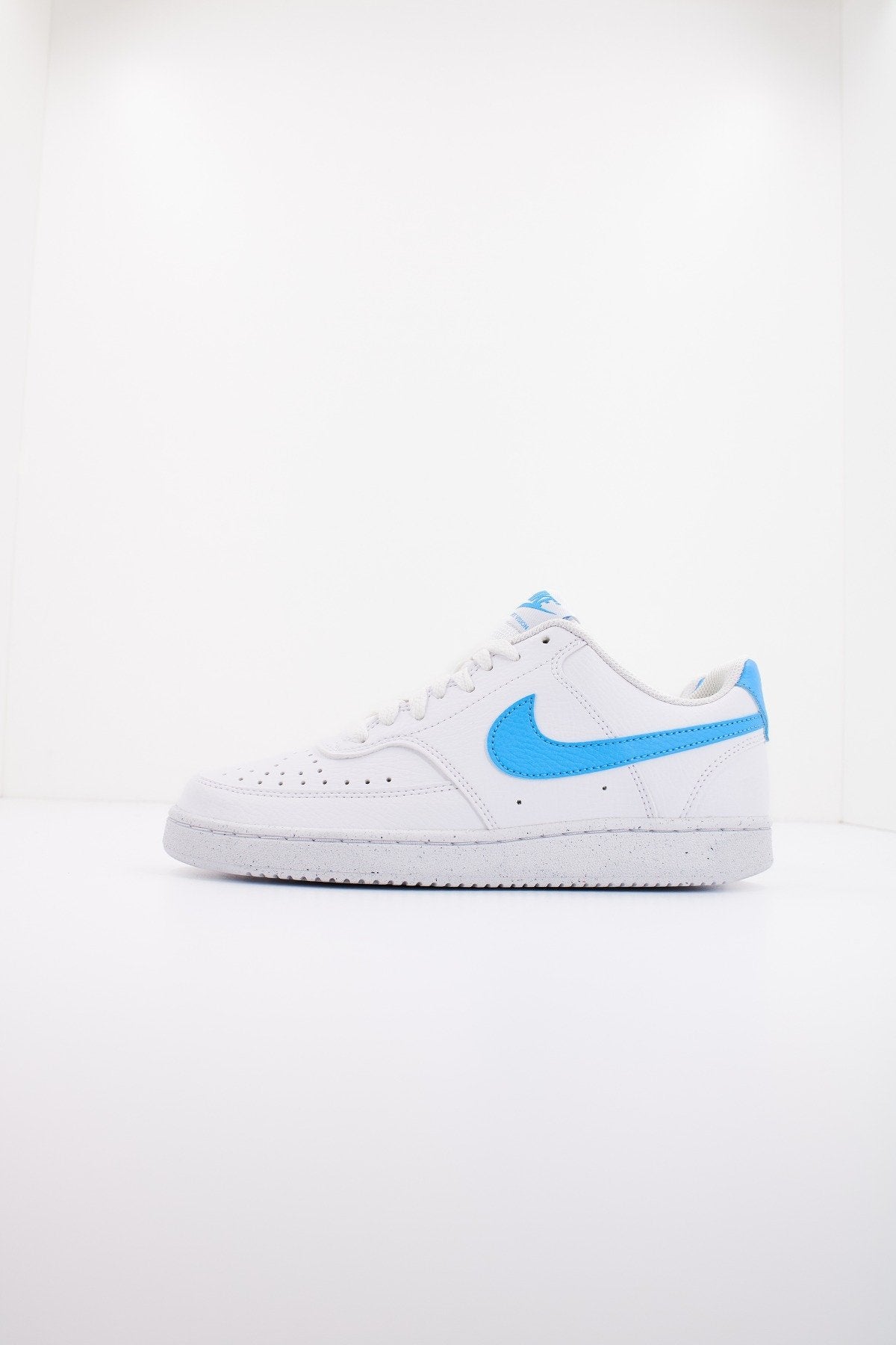 NIKE COURT VISION LOW BE WOM en color BLANCO (1)