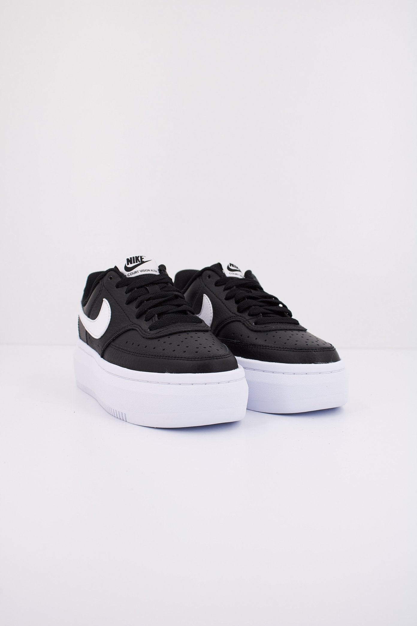 NIKE COURT VISION ALTA LTR en color NEGRO (2)