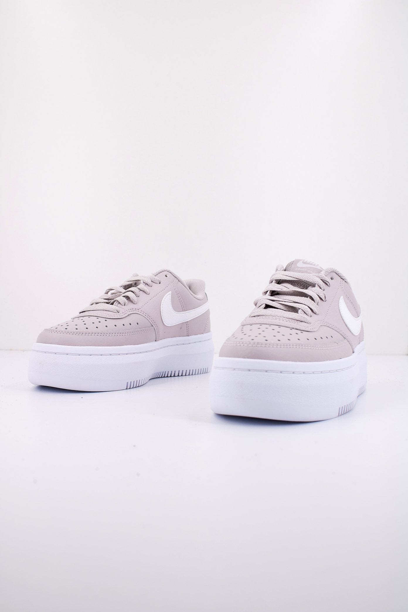 NIKE COURT VISION ALTA en color VIOLETA (2)