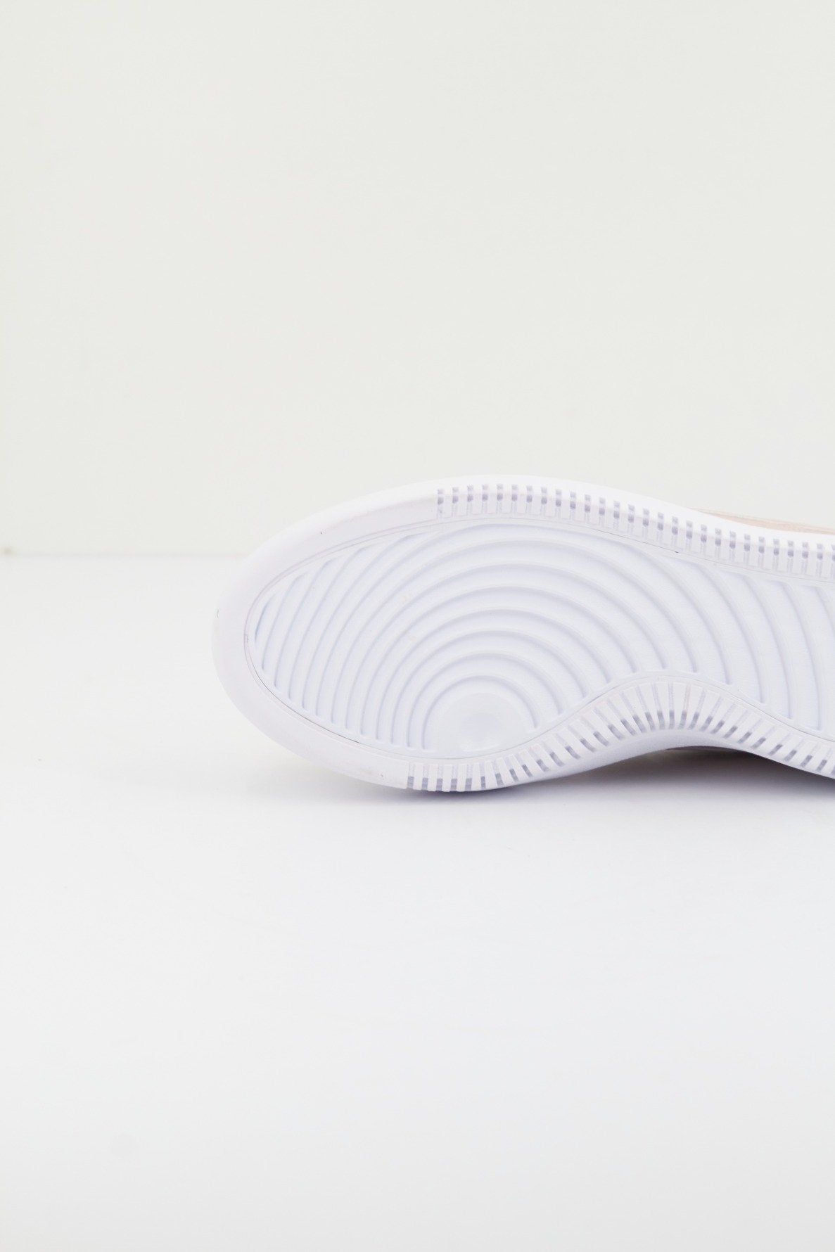 NIKE COURT VISION ALTA en color ROSA (4)